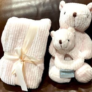 Blanket/ stuff animal